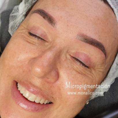 Micropigmentación de cejas pelo a pelo precio en centro especializado